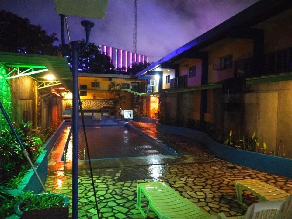 2 Hotel Saleh Angeles Exterior foto